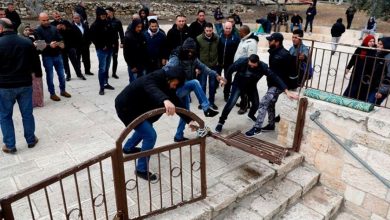 Photo of عشرات المستوطنين يقتحمون المسجد الأقصى