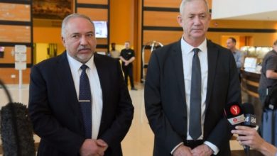 Photo of غانتس يوافق على شروط ليبرمان للدخول في حكومة ائتلاف