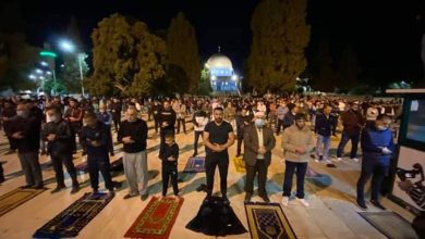 Photo of بعد إغلاقه 69 يوماً: جموع غفيرة تتوافد لأداء صلاة الفجر في المسجد الأقصى