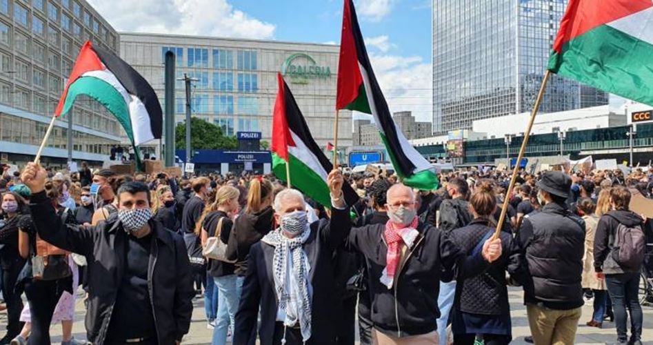 Photo of تظاهرة للجالية الفلسطينية في برلين رفضًا للضم
