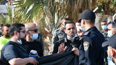 Photo of أهالي يافا يحتشدون أمام مقبرة الإسعاف الإسلامية تصديا لتجريفها وانتهاك حرمتها