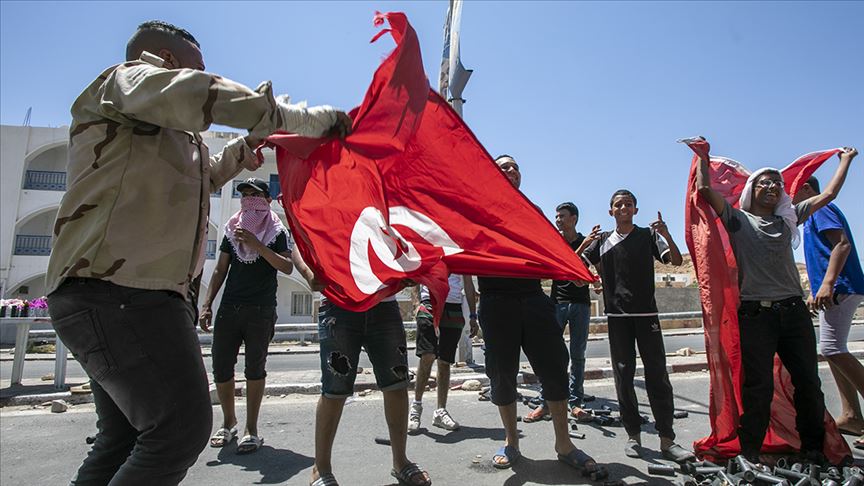 Photo of تونس.. احتجاجات “الكامور” صفيح ساخن يهدد بإشعال الشارع