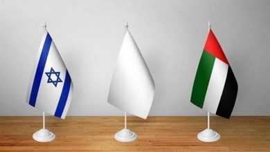 Photo of شاعر جزائري يسحب ترشحه من جائزة إماراتية بسبب “التطبيع”