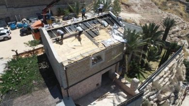 Photo of الاحتلال يجبر مقدسيًا على هدم منزله في جبل المكبر