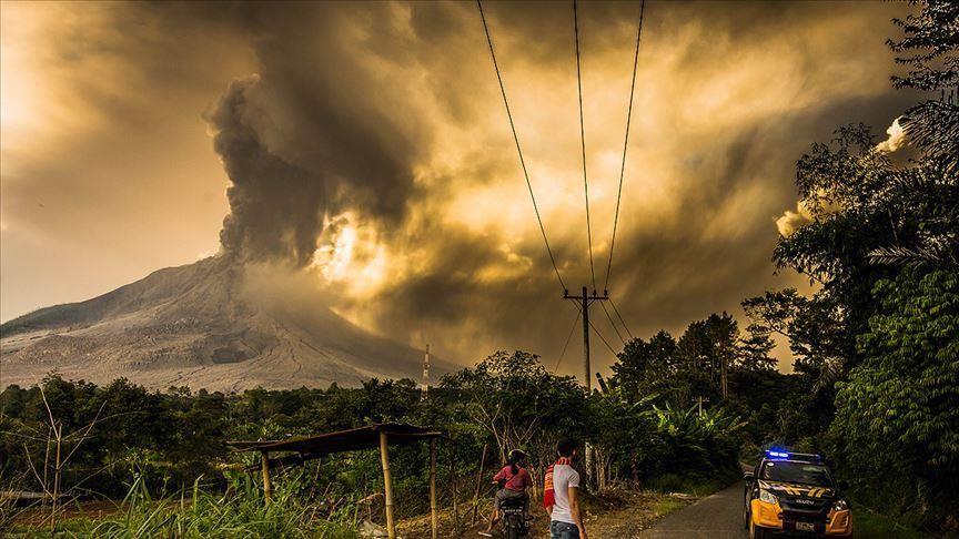 Photo of انفجار بركان “سينابونغ” في إندونيسيا