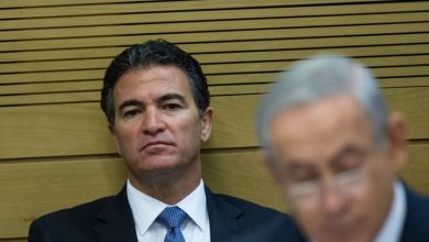 Photo of ابنة رئيس الموساد تنضم إلى الاحتجاجات ضد نتنياهو