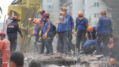 Photo of ارتفاع حصيلة ضحايا “إزمير”.. ووقف عمليات البحث
