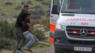 Photo of الاحتلال يعتدي على مصاب فلسطيني داخل “إسعاف”