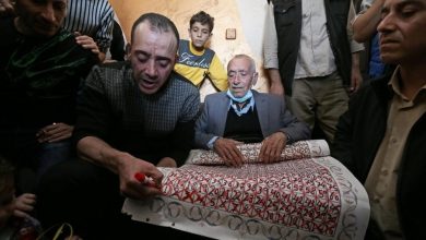 Photo of المُسن قعدان يطوي رزنامة العذاب بعناق نجله “عبد الرؤوف”