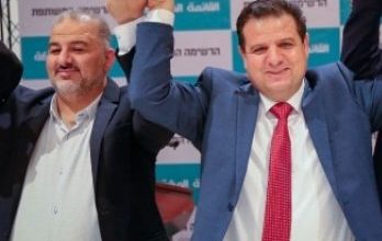 Photo of منصور عباس يبارك لعودة “اشهار” علاقته بكاحول لافان