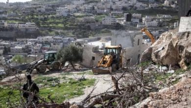 Photo of الاحتلال يشرع بعمليات هدم في الولجة شمال غرب بيت لحم