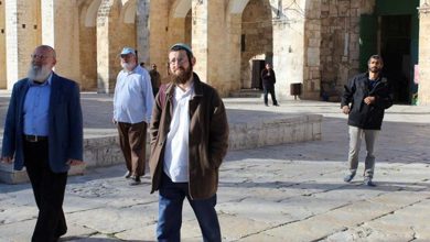 Photo of عشرات المستوطنين يقتحمون باحات الأقصى