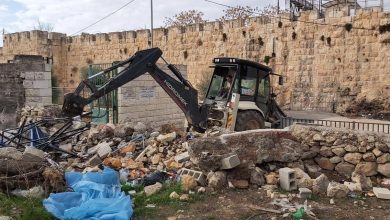 Photo of القدس: بلدية الاحتلال تشرع بأعمال تجريف وهدم عند مدخل مقبرة اليوسفية
