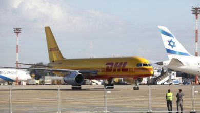 Photo of وصول أولى شحنات لقاح كورونا إلى البلاد