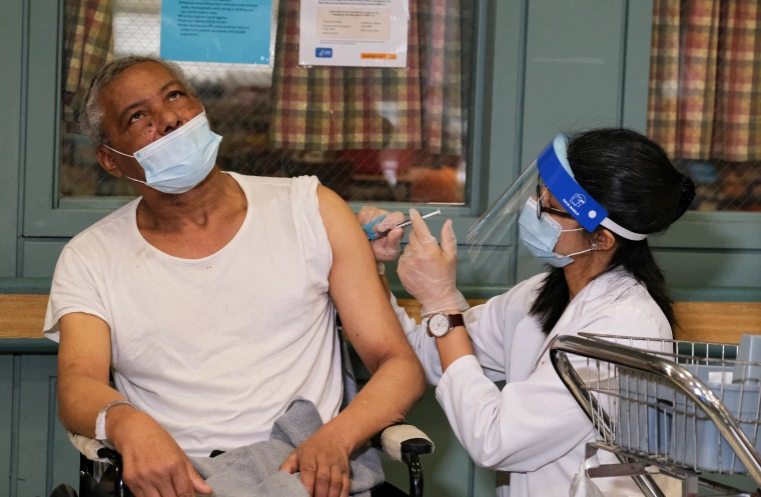 Photo of كورونا يصل القطب الجنوبي وأوروبا تحذر من السفر لبريطانيا وشركات الأدوية تتوقع فعالية لقاحاتها مع السلالة الجديدة