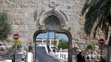 Photo of الاحتلال يعتقل مقدسيًّا وزوجته قرب باب المغاربة