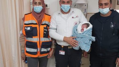 Photo of سيدة من عرابة تضع مولودها في سيارة الاسعاف