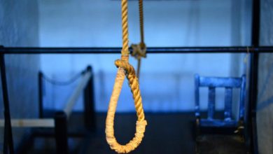 Photo of العثور على عامل فلسطيني مشنوقا داخل مستوطنة وعائلته تتهم المستوطنين