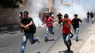 Photo of إصابة عشرات الطلبة بإطلاق الاحتلال قنابل غاز داخل مدرسة بجنين