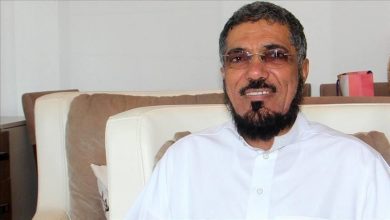 Photo of نجل العودة: والدي يتعرض لـ”القتل البطيء” في محبسه بالرياض
