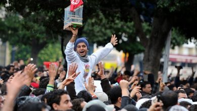 Photo of عقد على الثورة التونسية.. تجربة بنصف إنجاز
