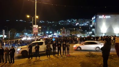 Photo of اقامة صلاة العشاء في مدخل ام الفحم رغم عنف الشرطة