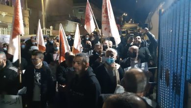 Photo of باعلام مضرجة بالدم: صلاة ومسيرة حاشدة تنديدًا بالعنف في باقة الغربية