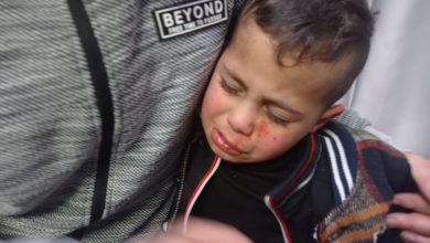 Photo of ليلة عنيفة بالضفة..مستوطنون يجرحون طفلا ويهاجمون منازل فلسطينية