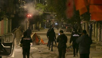 Photo of تونس.. انتشار للجيش أمام المنشآت العامة تحسبا “لأعمال الشغب”