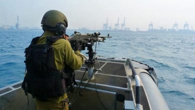 Photo of زوارق الاحتلال تستهدف قوارب الصيادين في عرض بحر غزة