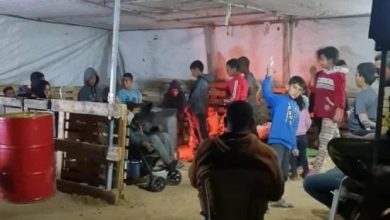 Photo of بعد هدم مسكنها: نصب خيمة لإيواء أسرة في خربة الوطن بالنقب