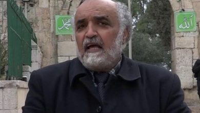 Photo of القدس: الاحتلال يقتحم منزل الباحث جمال عمرو ويستدعيه للتحقيق