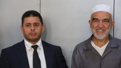 Photo of المحامي خالد زبارقة في زيارة للشيخ رائد صلاح بسجن عسقلان للاطمئنان عليه