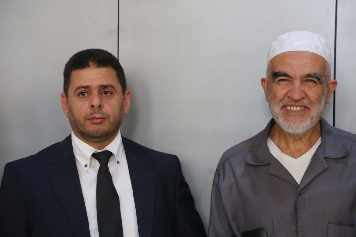 صورة أرشيفية: المحامي خالد زبارقة مع الشيخ رائد صلاح