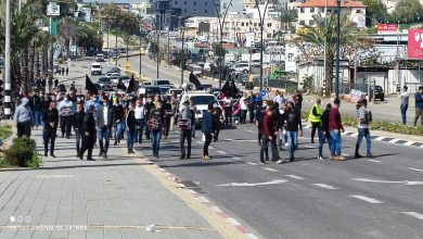 Photo of كفر قرع: صلاة الجمعة في مدخل المدينة واغلاق شارع 65