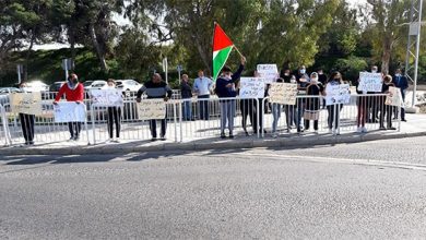 Photo of عكا: العشرات في مظاهرة ضد العنف