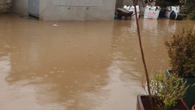 Photo of وادي المصرارة يفيض ويغرق حي المحطة في اللد
