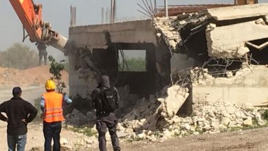 Photo of الاحتلال يهدم منزلا وبركسا ومخزنا في القدس