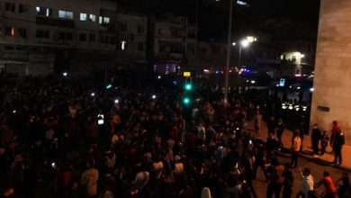 Photo of مظاهرات ليلية رغم حظر التجول تطالب برحيل الحكومة بالأردن
