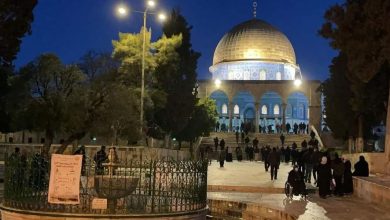 Photo of حشود المصلين يلبون نداء “الفجر العظيم” في المسجد الأقصى