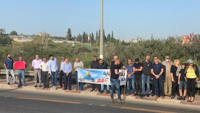Photo of وقفة على مفرق الناعمة احتجاجًا على الاعتداءات الاسرائيلية في القدس ويافا