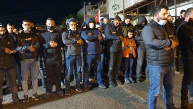 Photo of ام الفحم: صلاة جنازة امام مركز الشرطة في ام الفحم