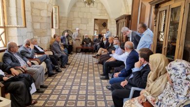 Photo of وفد واسع من لجنة المتابعة العليا يلتقي الشخصيات والقوى المقدسية في الأقصى المبارك