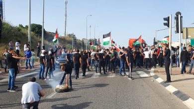 Photo of تظاهرات في عدد من البلدات العربية تنديدا بالعدوان الإسرائيلي على الأقصى