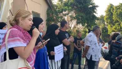 Photo of يافا: وقفة احتجاجيّة تنديدا بسياسات شركة “عميدار” وإسنادا لسيده يراد طردها من منزلها