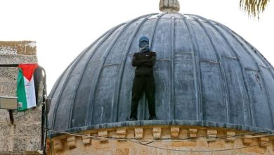 Photo of تكبيرات وسجدات في الساحات.. المرابطون يُفشلون اقتحام الأقصى