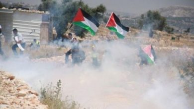 Photo of إصابات بالرصاص والاختناق بمواجهات مع الاحتلال في الضفة