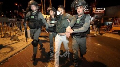 Photo of القدس: اعتقال 17 شابا واعتداءات على المتضامنين في الشيخ جراح