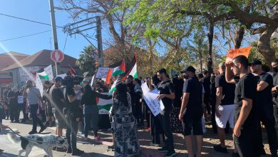 Photo of المئات يتظاهرون في يافا ضد اعتداءات ميليشيات المستوطنين