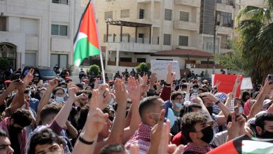 Photo of الاف الاردنيين يصلون الى الحدود للتضامن مع الشعب الفلسطيني